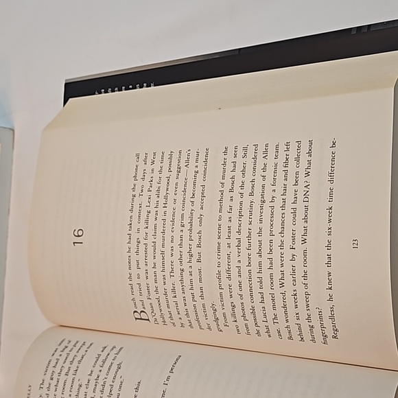 Michael Connelly The Crossing A Bosch Novel 1st Edt. 2015 Hardcover Little Brown - Picture 13 of 17